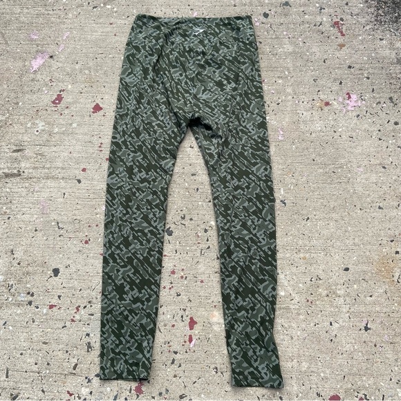 Gymshark Training Green on Green Camo Leggings Medium 30 X 29 No Tag - Picture 6 of 6